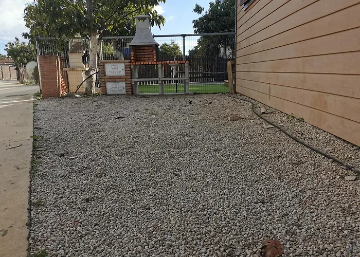 Bungalow Con Piscina En Camping Privado Cerca De La Playa De Torre Del Mar Ideal Familias