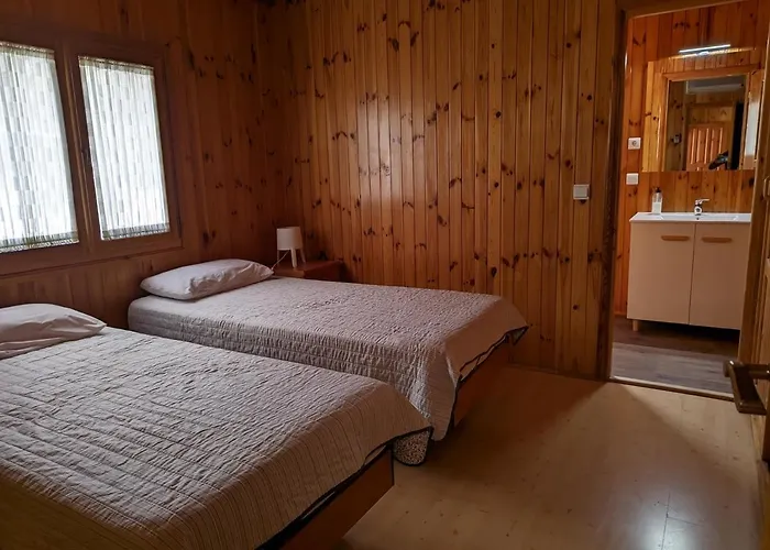 Bungalow Con Piscina En Camping Privado Cerca De La Playa De Torre Del Mar Ideal Familias
